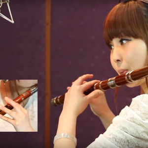 肥婆脱裤子让小伙捅
